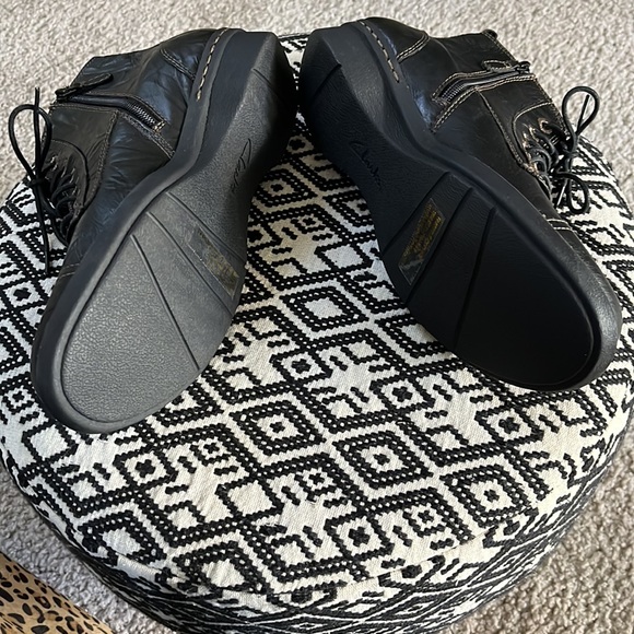 Clark’s Black Ankle Boots - Picture 2 of 8
